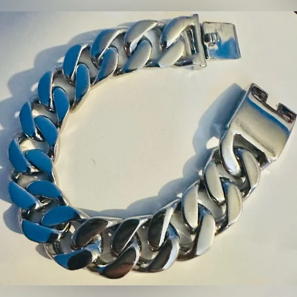 Stainless Steel Unisex Chunky SilverTone Bracelet NWOT - Picture 1 of 4